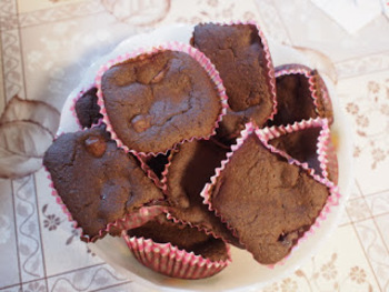 Karobos-meggyes muffin